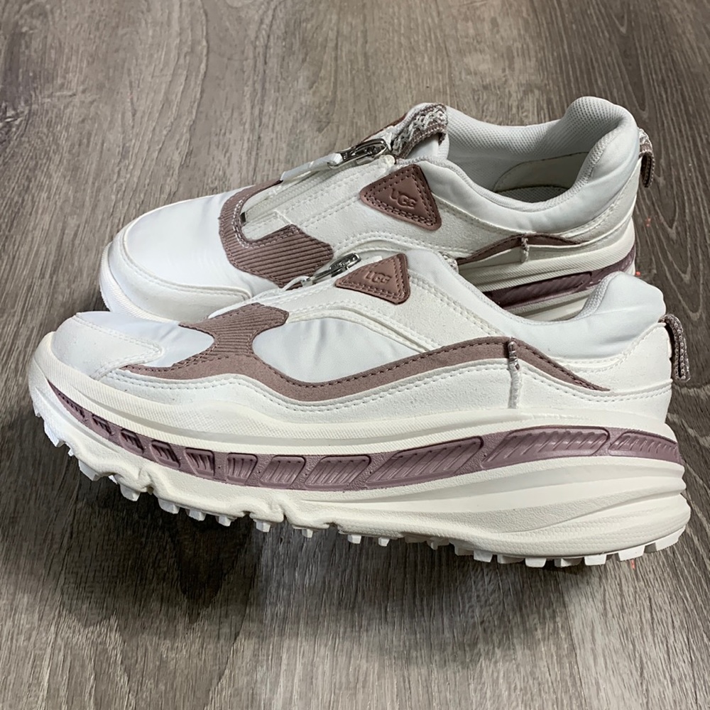 Ugg Sneakers CA805 NWT